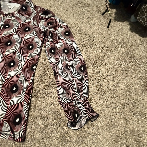 Geometric Patterned Blouse - Picture 5 of 8